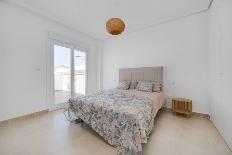 San Fulgencio Villen mit 3 Schlafzimmern, 3 Bädern, Dachterrasse, Kfz-Stellplatz und Gemeinschaftspool Haus kaufen