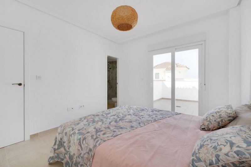 San Fulgencio Villen mit 3 Schlafzimmern, 3 Bädern, Dachterrasse, Kfz-Stellplatz und Gemeinschaftspool Haus kaufen