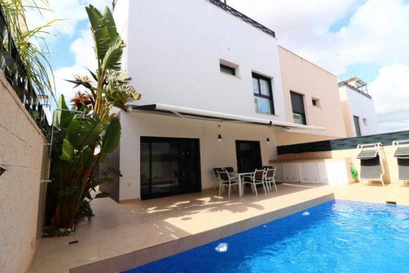 Benijófar Moderne Doppelhaushälfte mit 3 Schlafzimmern, 2 Bädern, Gäste-WC, Dachterrasse und Privatpool Haus kaufen