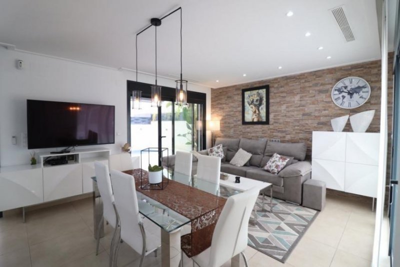 Benijófar Moderne Doppelhaushälfte mit 3 Schlafzimmern, 2 Bädern, Gäste-WC, Dachterrasse und Privatpool Haus kaufen