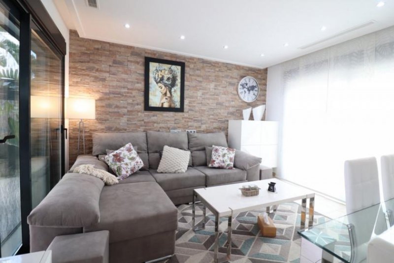 Benijófar Moderne Doppelhaushälfte mit 3 Schlafzimmern, 2 Bädern, Gäste-WC, Dachterrasse und Privatpool Haus kaufen