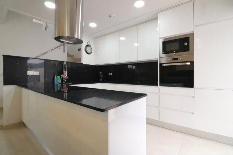 Benijófar Moderne Villa mit 3 Schlafzimmern, 2 Bädern, Dachterrasse, Kfz-Stellplatz und Privatpool Haus kaufen