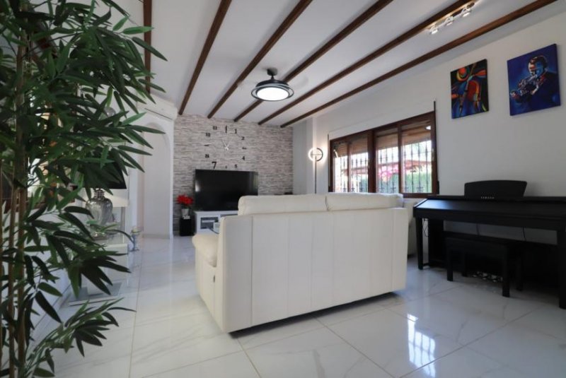 Formentera del Segura Villa mit 3 Schlafzimmern, 2 Bädern und Privatpool in Fincas de La Vega Haus kaufen
