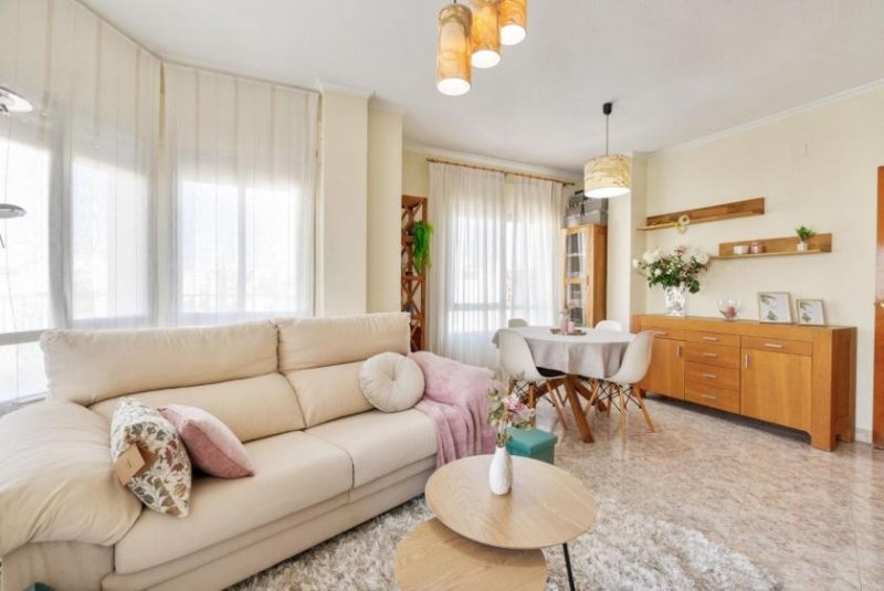 Torrevieja Appartement mit 3 Schlafzimmern, 2 Bädern und Tiefgaragenstellplatz nur 150 m vom Jachthafen und nur 400 m vom Strand Wohnung