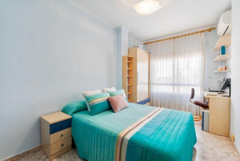 Torrevieja Appartement mit 3 Schlafzimmern, 2 Bädern und Tiefgaragenstellplatz nur 150 m vom Jachthafen und nur 400 m vom Strand Wohnung
