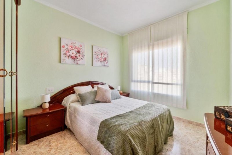 Torrevieja Appartement mit 3 Schlafzimmern, 2 Bädern und Tiefgaragenstellplatz nur 150 m vom Jachthafen und nur 400 m vom Strand Wohnung