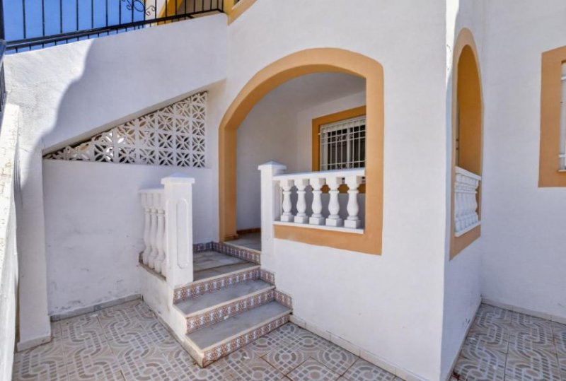 Torrevieja Erdgeschosswohnung mit Terrasse, Innenhof und Gemeinschaftspool Wohnung kaufen