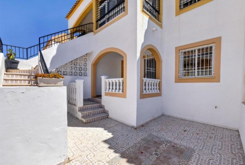 Torrevieja Erdgeschosswohnung mit Terrasse, Innenhof und Gemeinschaftspool Wohnung kaufen