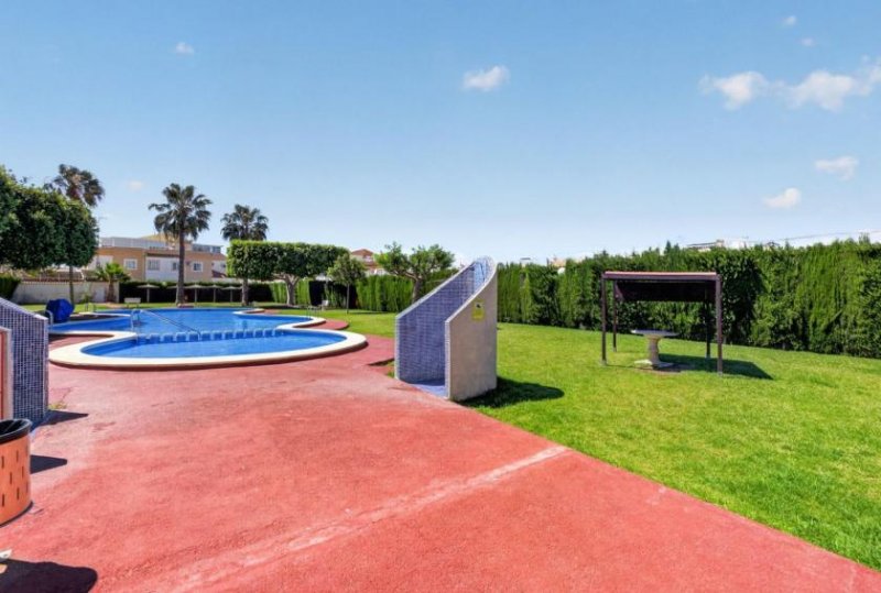 Torrevieja Erdgeschosswohnung mit Terrasse, Innenhof und Gemeinschaftspool Wohnung kaufen