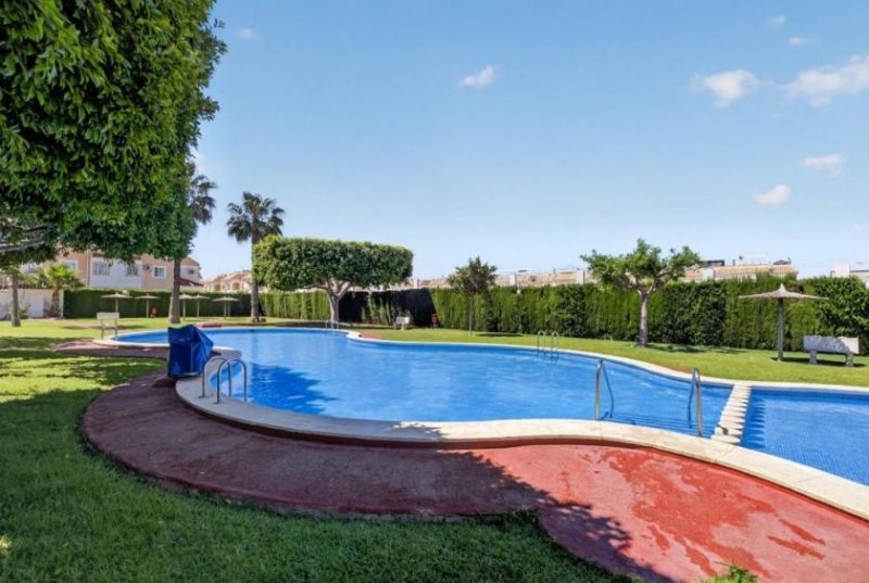 Torrevieja Erdgeschosswohnung mit Terrasse, Innenhof und Gemeinschaftspool Wohnung kaufen