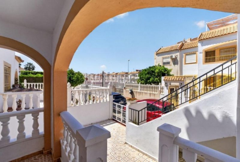 Torrevieja Erdgeschosswohnung mit Terrasse, Innenhof und Gemeinschaftspool Wohnung kaufen