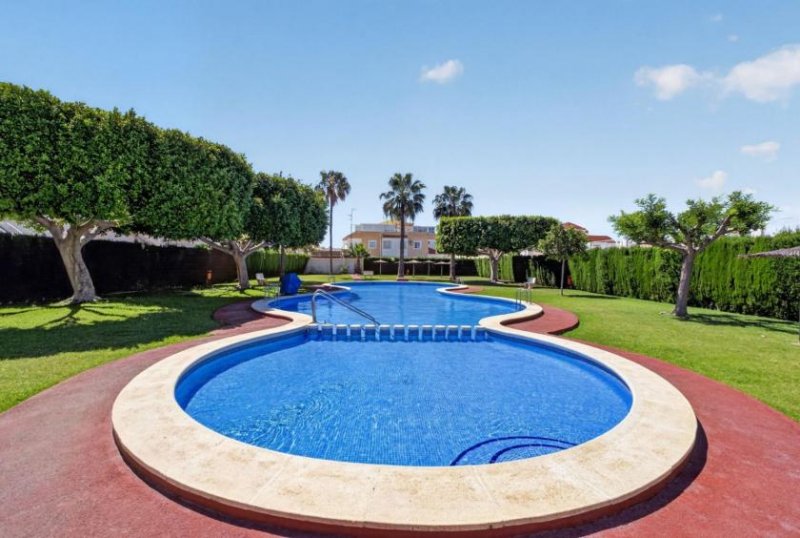 Torrevieja Erdgeschosswohnung mit Terrasse, Innenhof und Gemeinschaftspool Wohnung kaufen