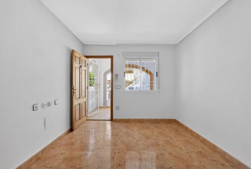 Torrevieja Erdgeschosswohnung mit Terrasse, Innenhof und Gemeinschaftspool Wohnung kaufen