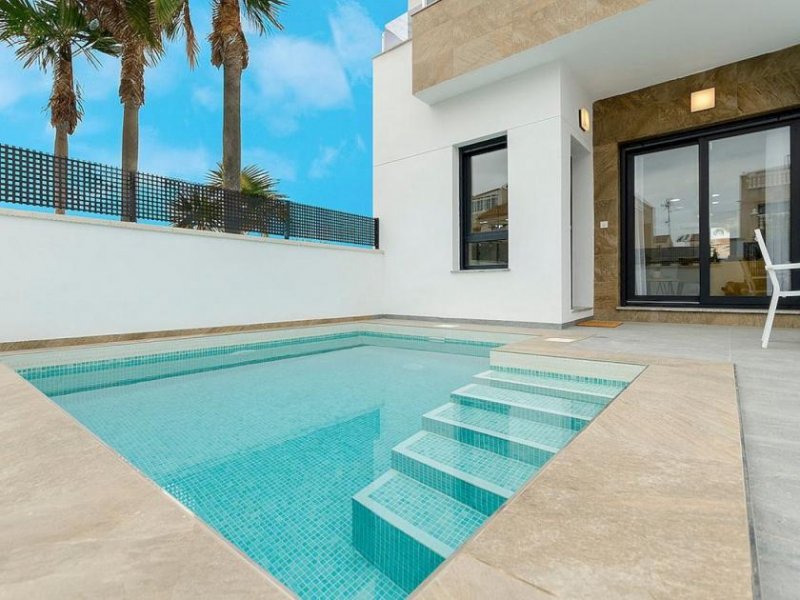 Torrevieja Laguna Neubau-Villa mit Pool in hohem Standard Haus kaufen