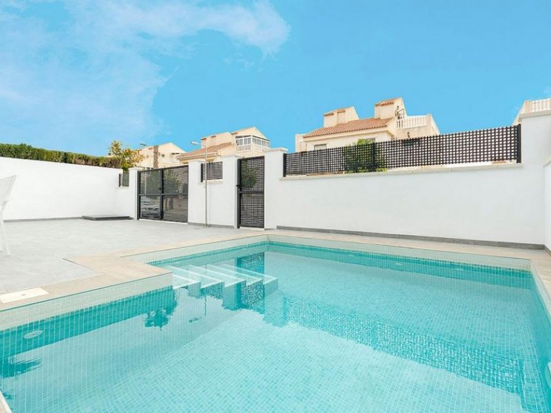 Torrevieja Laguna Neubau-Villa mit Pool in hohem Standard Haus kaufen