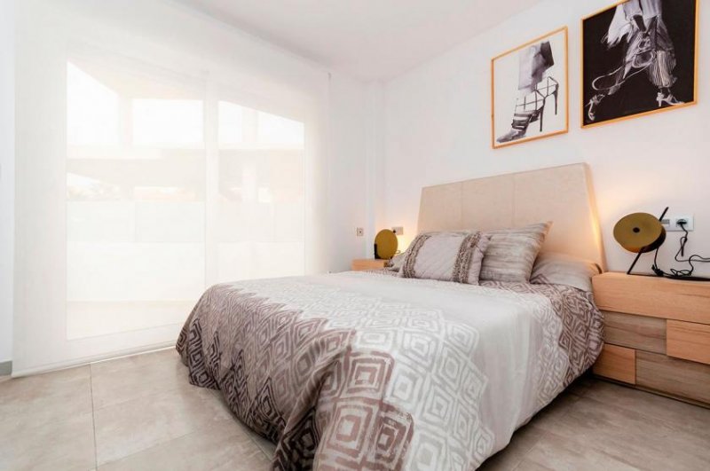Torrevieja Villen mit 3 Schlafzimmern, 2 Bädern, Vorinstallation Klimaanlage, Privatpool und Kfz-Stellplatz Haus kaufen