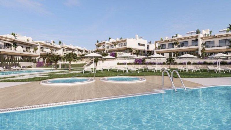Torrevieja Obergeschoss-Wohnungen mit 3 Schlafzimmern, 2 Bädern, Dachterrasse, Tiefgaragenstellplatz, Gemeinschaftspools und beheizten