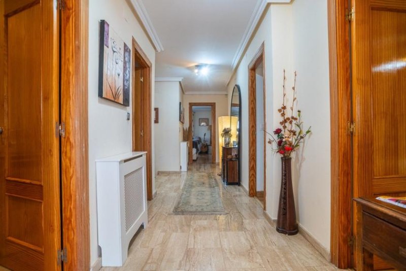 Torrevieja Wunderschöne Villa mit 6 Schlafzimmern, 6 Bädern, Dachterrasse, Alarmanlage und Privatpool Haus kaufen