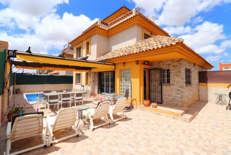 Los Montesinos Doppelhaushälfte mit 3 Schlafzimmern, 2 Bädern, Dachterrasse und Privatpool Haus kaufen
