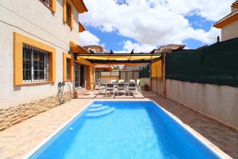 Los Montesinos Doppelhaushälfte mit 3 Schlafzimmern, 2 Bädern, Dachterrasse und Privatpool Haus kaufen