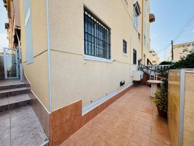 La Mata Erdgeschosswohnung mit 2 Schlafzimmern, 1 Bad, Tiefgaragenstellplatz und Gemeinschaftspool nur 300 m vom Strand Wohnung kaufen
