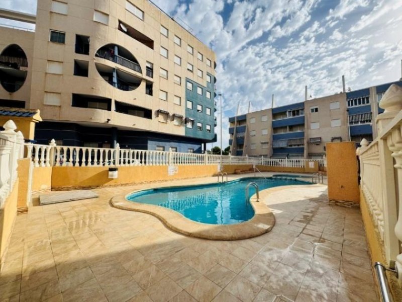 La Mata Erdgeschosswohnung mit 2 Schlafzimmern, 1 Bad, Tiefgaragenstellplatz und Gemeinschaftspool nur 300 m vom Strand Wohnung kaufen