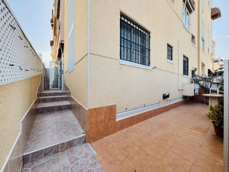 La Mata Erdgeschosswohnung mit 2 Schlafzimmern, 1 Bad, Tiefgaragenstellplatz und Gemeinschaftspool nur 300 m vom Strand Wohnung kaufen