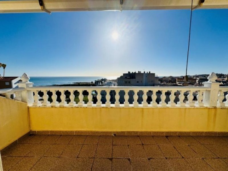 La Mata Maisonette-Wohnung mit 3 Schlafzimmern, 2 Bädern, 2 Kfz-Stellplätzen, Gemeinschaftspool und Meerblick nur 100 m vom Strand