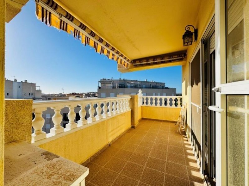 La Mata Maisonette-Wohnung mit 3 Schlafzimmern, 2 Bädern, 2 Kfz-Stellplätzen, Gemeinschaftspool und Meerblick nur 100 m vom Strand