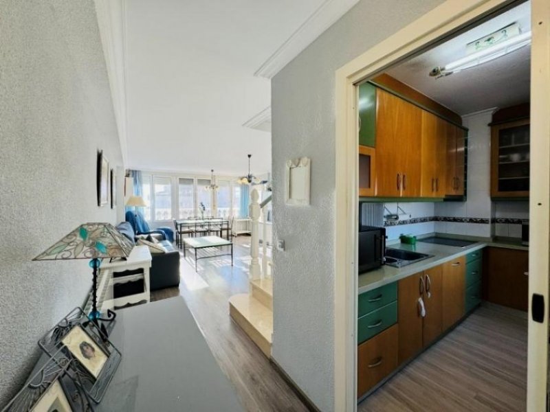 La Mata Maisonette-Wohnung mit 3 Schlafzimmern, 2 Bädern, 2 Kfz-Stellplätzen, Gemeinschaftspool und Meerblick nur 100 m vom Strand