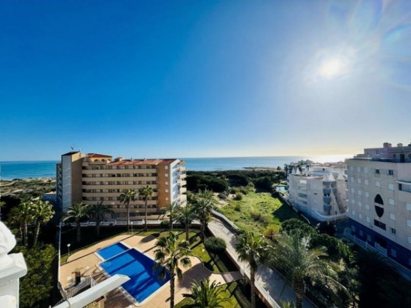 La Mata Maisonette-Wohnung mit 3 Schlafzimmern, 2 Bädern, 2 Kfz-Stellplätzen, Gemeinschaftspool und Meerblick nur 100 m vom Strand