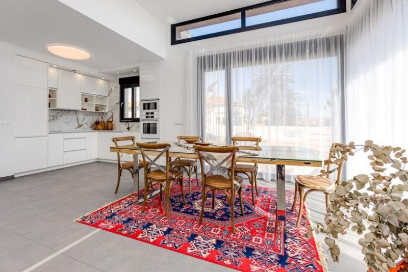 Torrelamata Fantastische Villen mit 4 Schlafzimmern, Klimaanlage, Fußbodenheizung, Meerblick und Privatpool nur 70 m vom Strand Haus kaufen