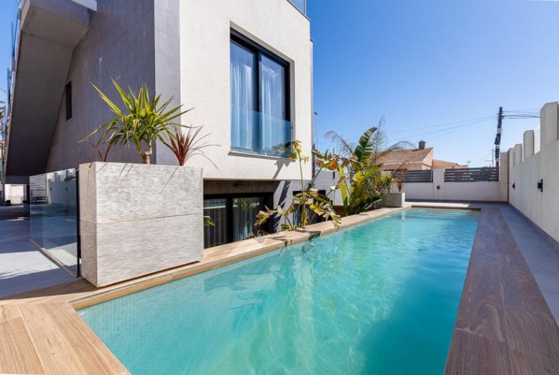 Torrelamata Fantastische Villen mit 4 Schlafzimmern, Klimaanlage, Fußbodenheizung, Meerblick und Privatpool nur 70 m vom Strand Haus kaufen