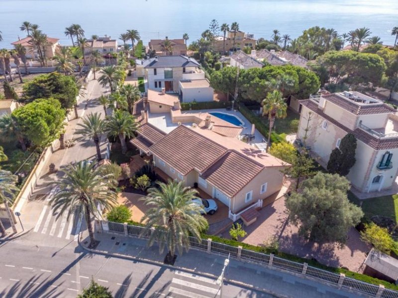 Cabo Roig Prächtige freistehende Villa mit 3 Schlafzimmern, 4 Bädern, Fitnessraum, Sauna, Garage und Privatpool nur 1 km vom Strand Haus