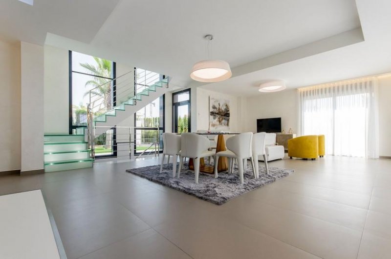 Dehesa de Campoamor Exklusive Villen mit 3 Schlafzimmern, 3 Bädern, 1 Gäste-WC, Dachterrasse und Privatpool nur 600 m vom Strand Haus kaufen