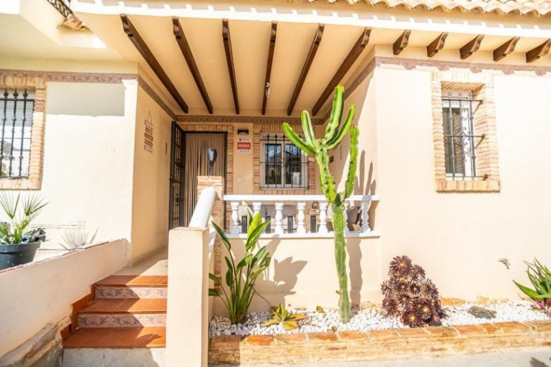 Orihuela Costa Erdgeschosswohnung mit 2 Schlafzimmern, 2 Bädern und Gemeinschaftspool in Las Chimosas Wohnung kaufen