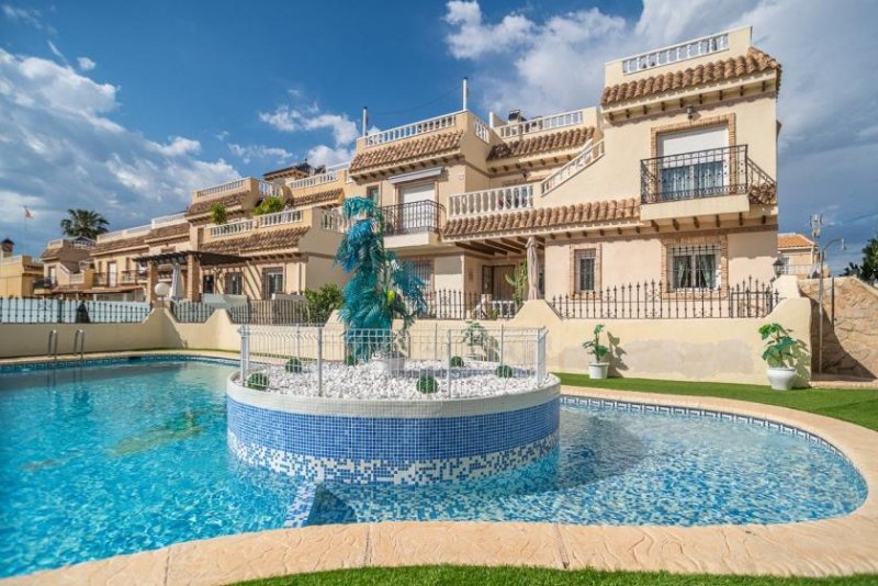 Orihuela Costa Erdgeschosswohnung mit 2 Schlafzimmern, 2 Bädern und Gemeinschaftspool in Las Chimosas Wohnung kaufen