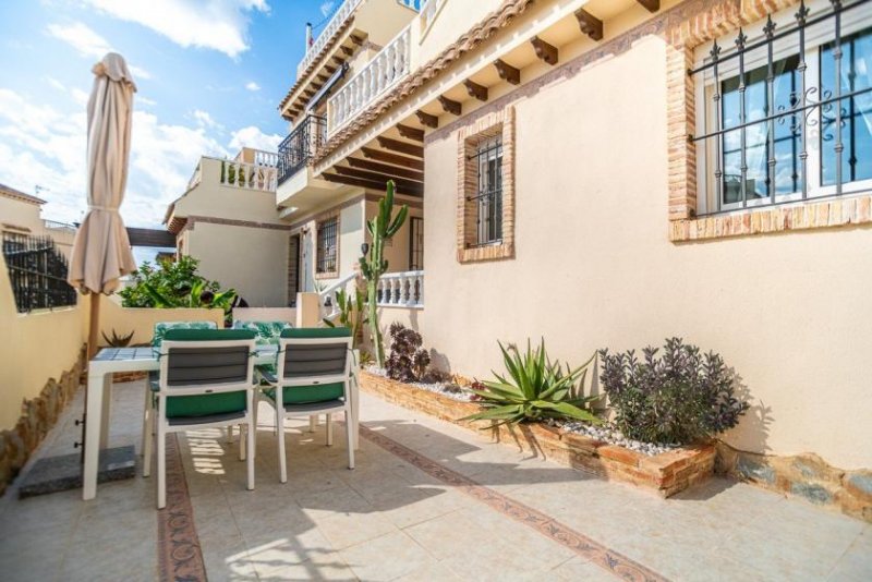 Orihuela Costa Erdgeschosswohnung mit 2 Schlafzimmern, 2 Bädern und Gemeinschaftspool in Las Chimosas Wohnung kaufen