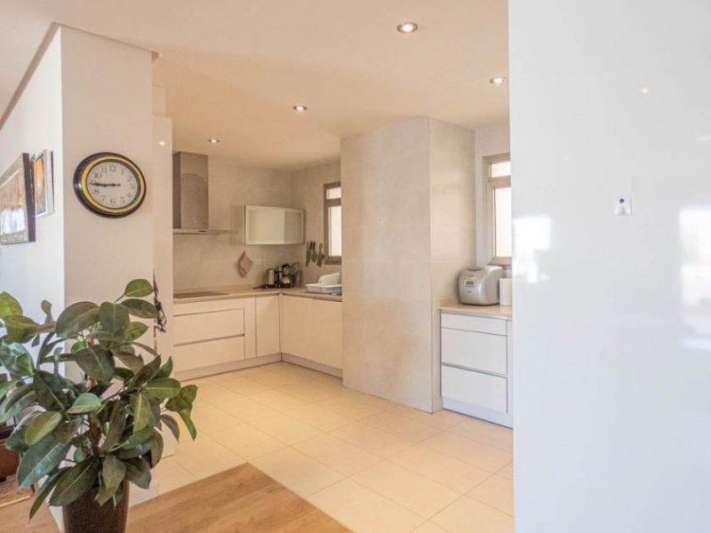 Orihuela Costa Fantastisches Appartement mit 4 Schlafzimmern, 2 Bädern, großer Terrasse, Meerblick und Gemeinschaftspool Wohnung kaufen