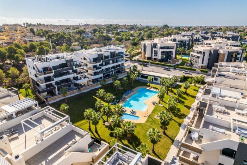 Orihuela Costa Neuwertige Penthouse-Wohnung mit 2 Schlafzimmern, 2 Bädern, Dachterrasse, Gemeinschaftspool und Tiefgaragenstellplatz Wohnung
