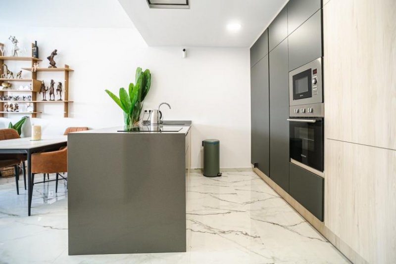 Orihuela Costa Neuwertige Penthouse-Wohnung mit 2 Schlafzimmern, 2 Bädern, Dachterrasse, Gemeinschaftspool und Tiefgaragenstellplatz Wohnung