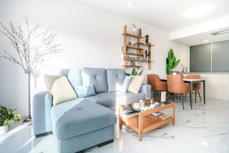 Orihuela Costa Neuwertige Penthouse-Wohnung mit 2 Schlafzimmern, 2 Bädern, Dachterrasse, Gemeinschaftspool und Tiefgaragenstellplatz Wohnung