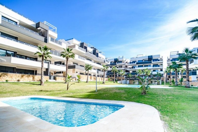 Orihuela Costa Neuwertige Penthouse-Wohnung mit 2 Schlafzimmern, 2 Bädern, Dachterrasse, Gemeinschaftspool und Tiefgaragenstellplatz Wohnung