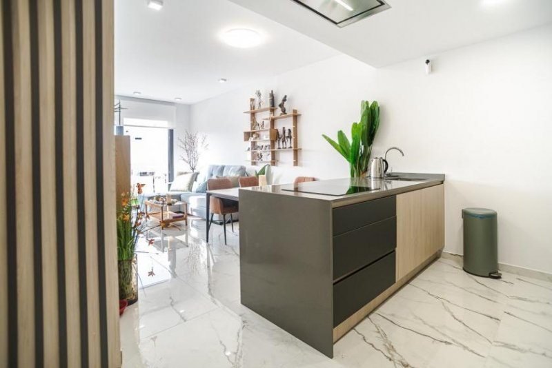 Orihuela Costa Neuwertige Penthouse-Wohnung mit 2 Schlafzimmern, 2 Bädern, Dachterrasse, Gemeinschaftspool und Tiefgaragenstellplatz Wohnung