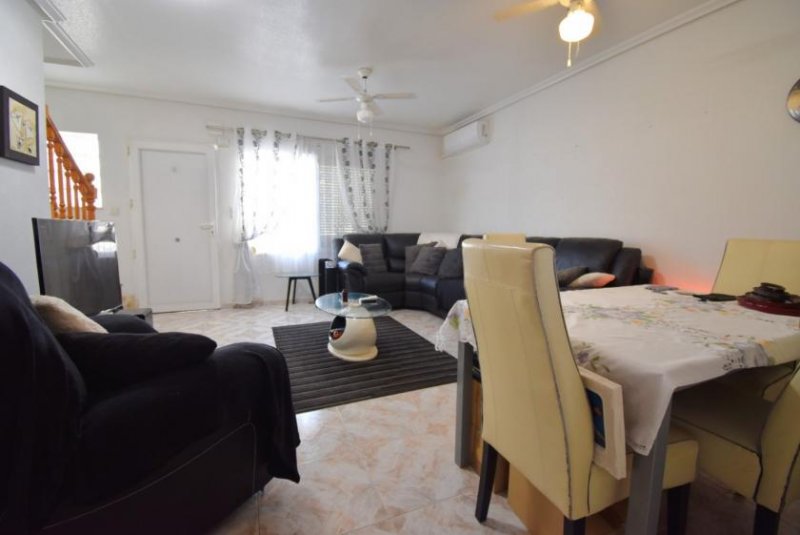 Orihuela Costa Reihenhaus mit 4 Schlafzimmern, 2 Bädern und Gemeinschaftspools in Playa Flamenca Haus kaufen