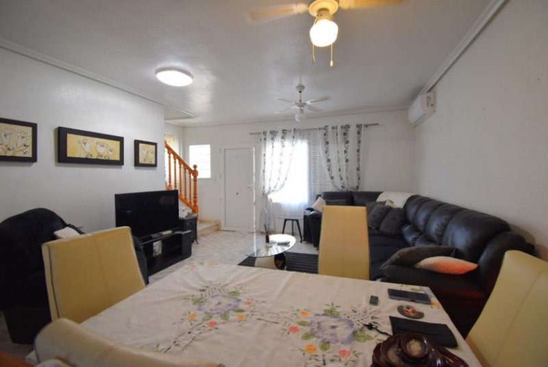 Orihuela Costa Reihenhaus mit 4 Schlafzimmern, 2 Bädern und Gemeinschaftspools in Playa Flamenca Haus kaufen