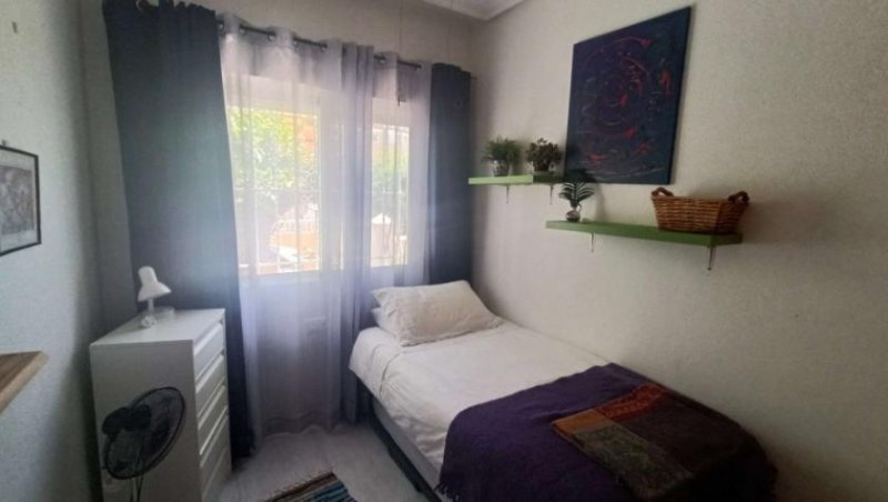 Orihuela Costa Sehr schönes Endreihenhaus mit 2 Schlafzimmern, 2 Bädern, Gästebereich im Souterrain, Dachterrasse und Gemeinschaftspool Haus