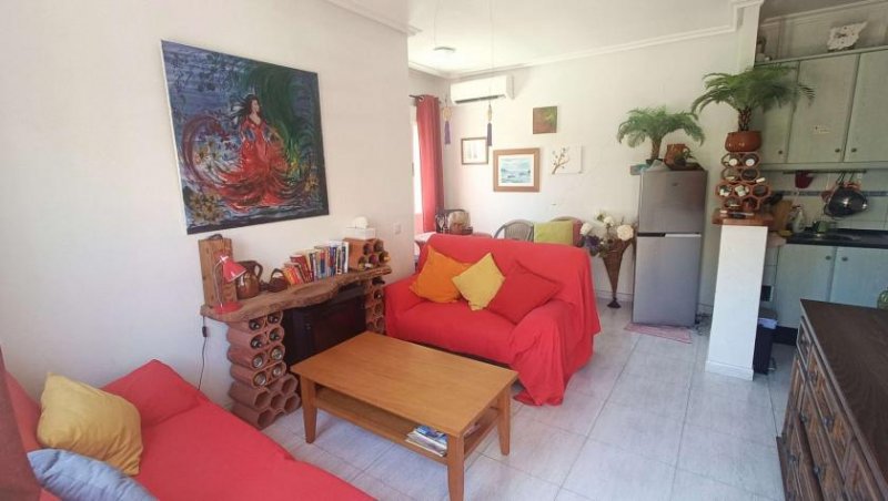Orihuela Costa Sehr schönes Endreihenhaus mit 2 Schlafzimmern, 2 Bädern, Gästebereich im Souterrain, Dachterrasse und Gemeinschaftspool Haus