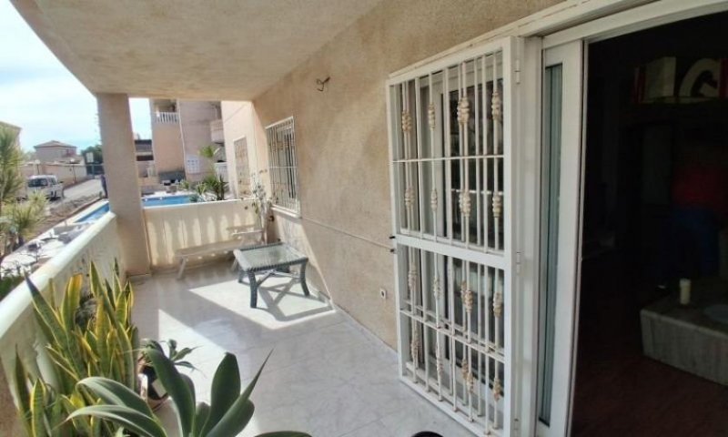 Orihuela Costa Spektakuläre und geräumige Erdgeschosswohnung mit 2 Schlafzimmern, 2 Bädern und Blick auf den Pool Wohnung kaufen