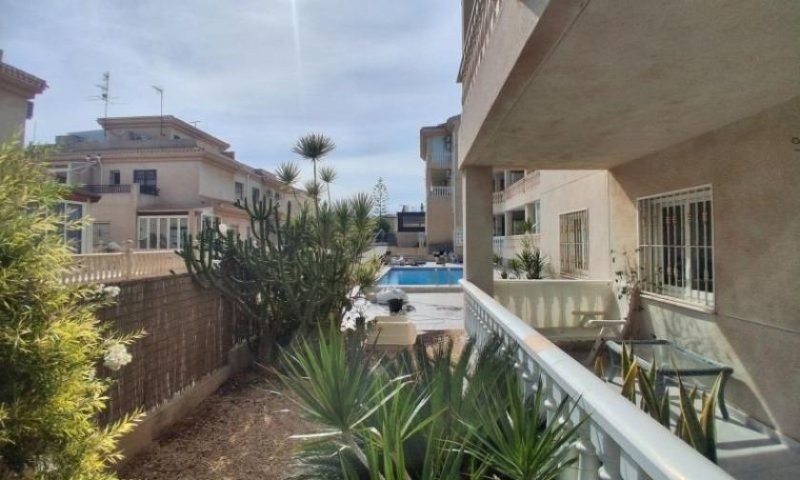 Orihuela Costa Spektakuläre und geräumige Erdgeschosswohnung mit 2 Schlafzimmern, 2 Bädern und Blick auf den Pool Wohnung kaufen